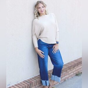 Kerisma Classic White‎ Women's Sweater Size S/M Rounded Hem